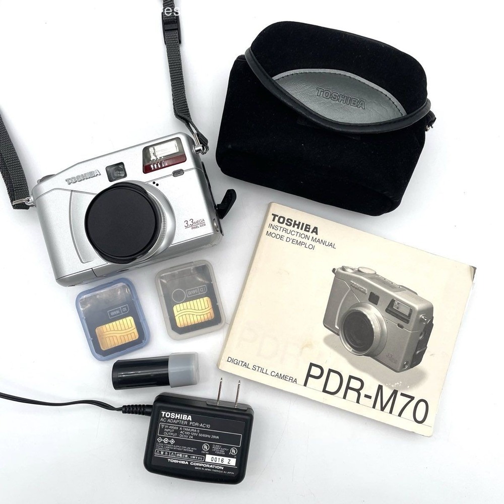 Vintage Toshiba PDR-M70 3.3MP CCD Digital Camera Bundle f/2.0 Lens‎ Tested